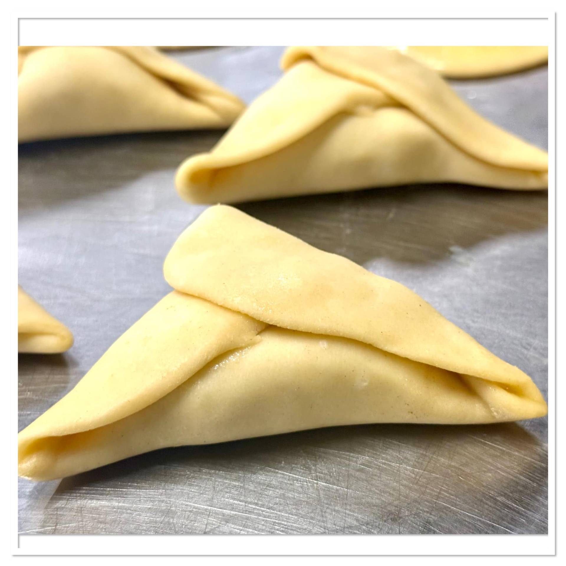 Chaussons feuilletés en préparation